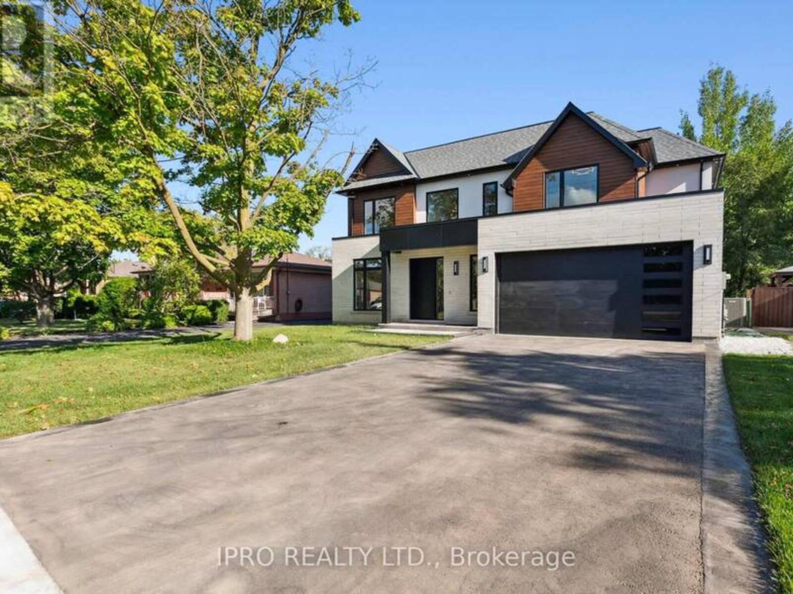 2082 BRIDGE ROAD W, Oakville, Ontario L6L 2E9