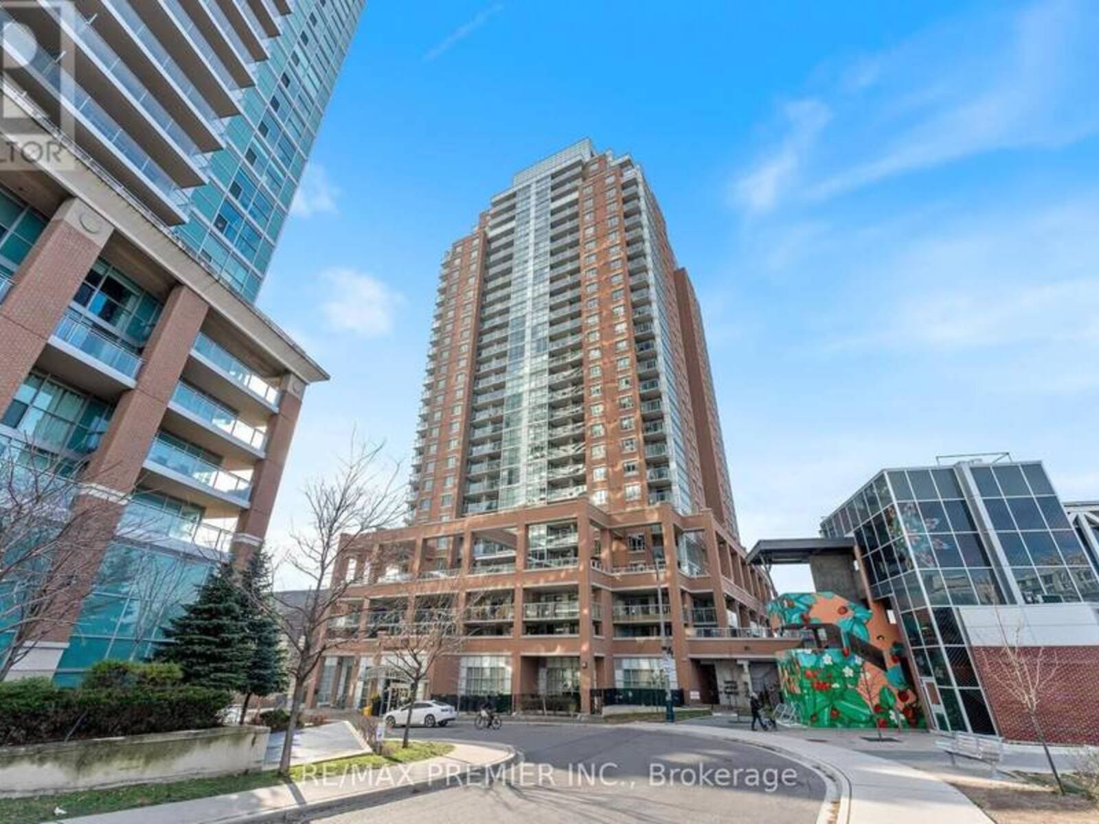 814 - 125 WESTERN BATTERY ROAD, Toronto, Ontario M6K 3R8