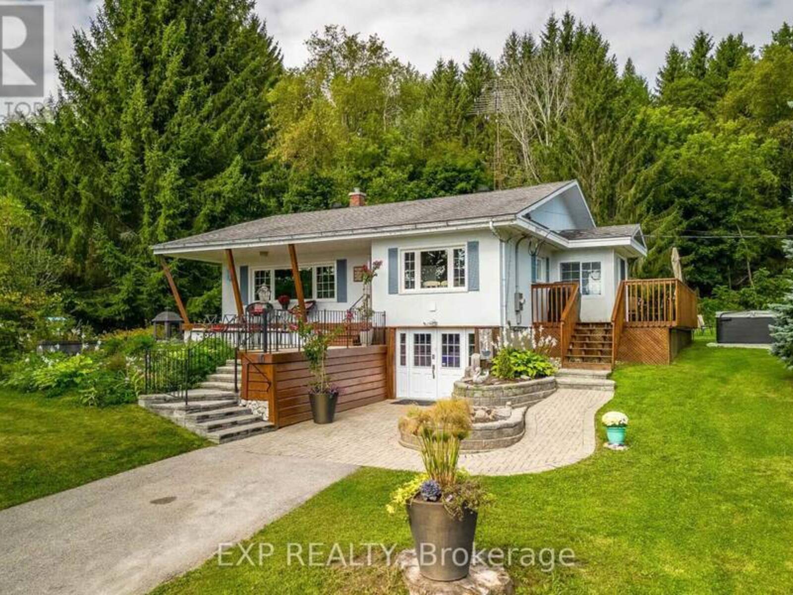 304 CHAMPLAIN ROAD, Penetanguishene, Ontario L9M 1S4