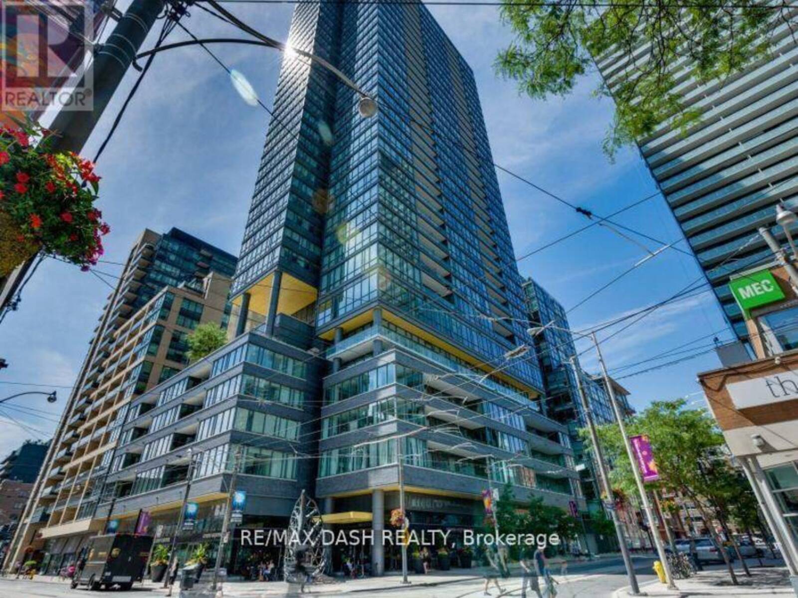 2405 - 8 CHARLOTTE STREET, Toronto, Ontario M5V 0K4