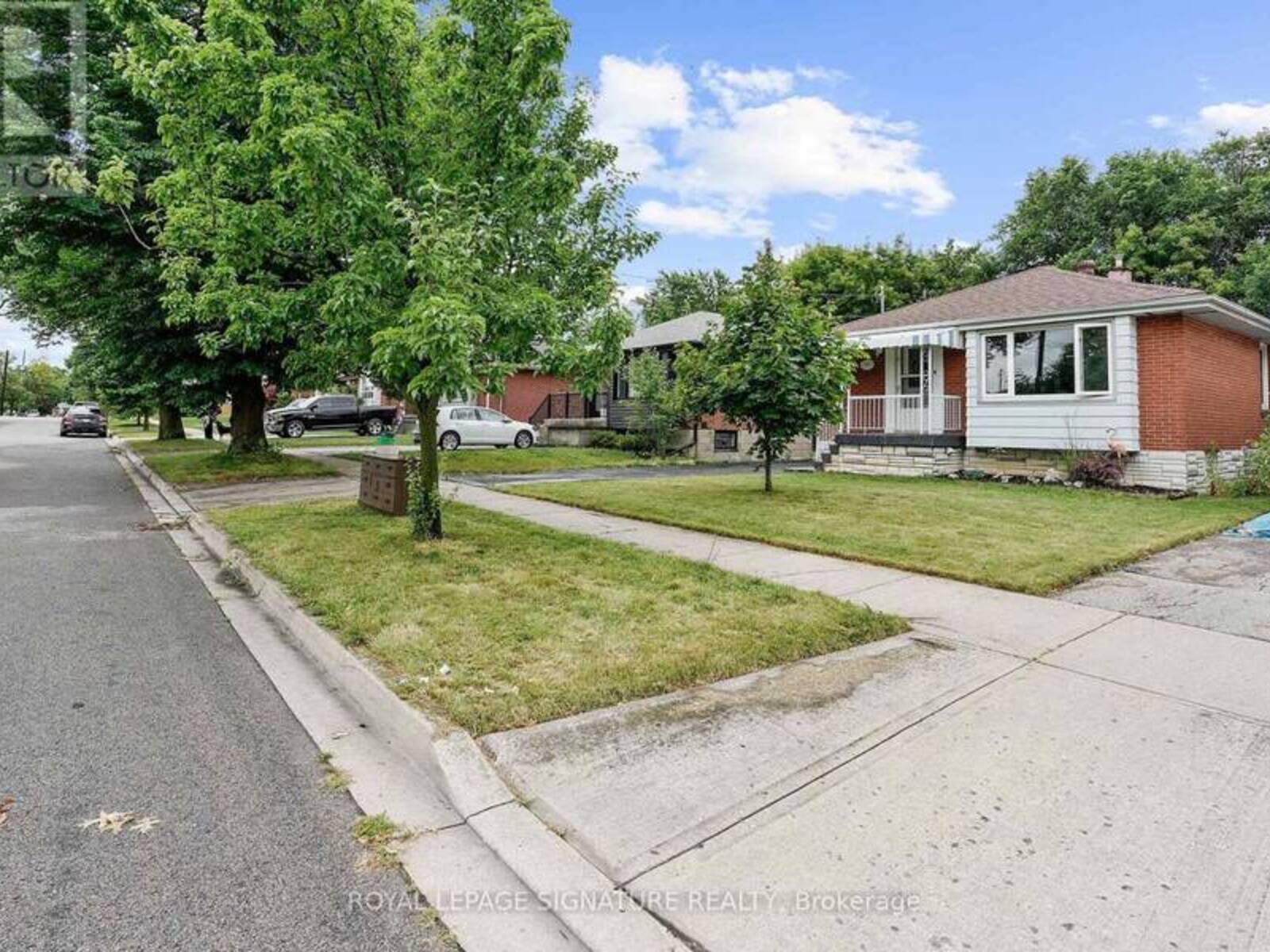 392 E 43RD STREET, Hamilton, Ontario L8T 3E3