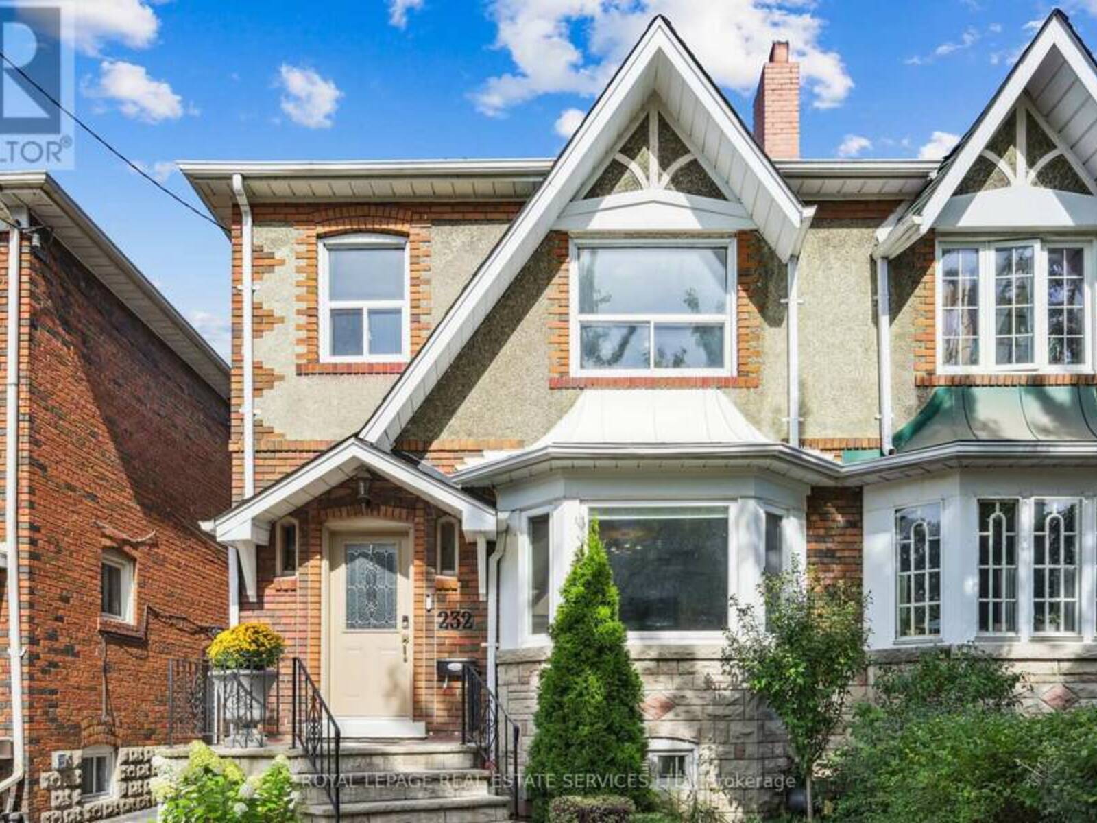 232 FAIRLAWN AVENUE, Toronto, Ontario M5M 1T1