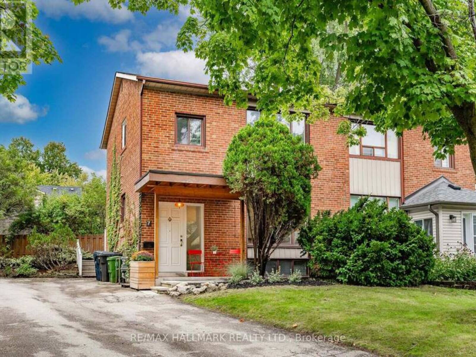 7 VEERY PLACE, Toronto , Ontario M3C 2C9