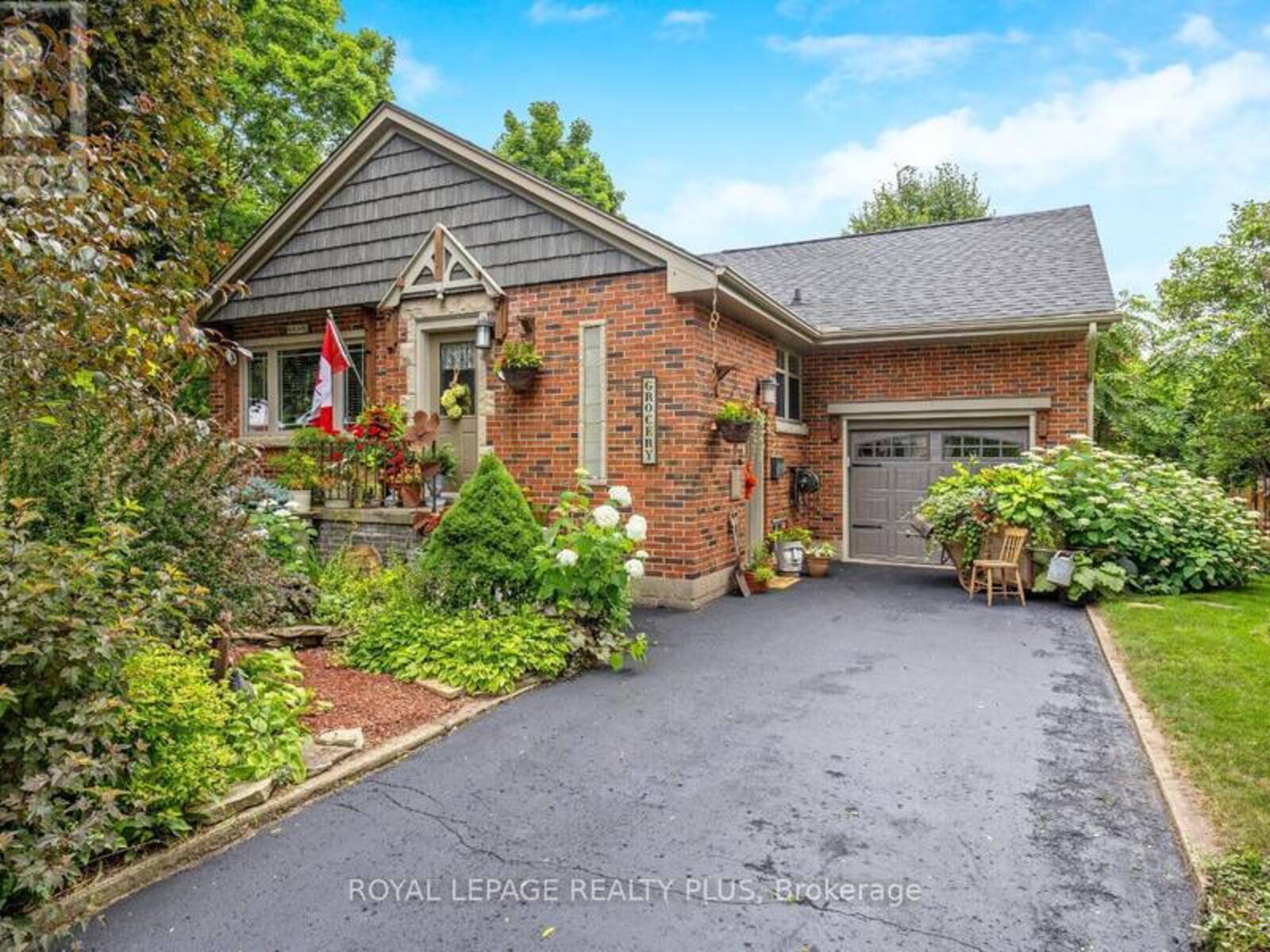 62 NELSON COURT, Halton Hills , Ontario L7J 1A6