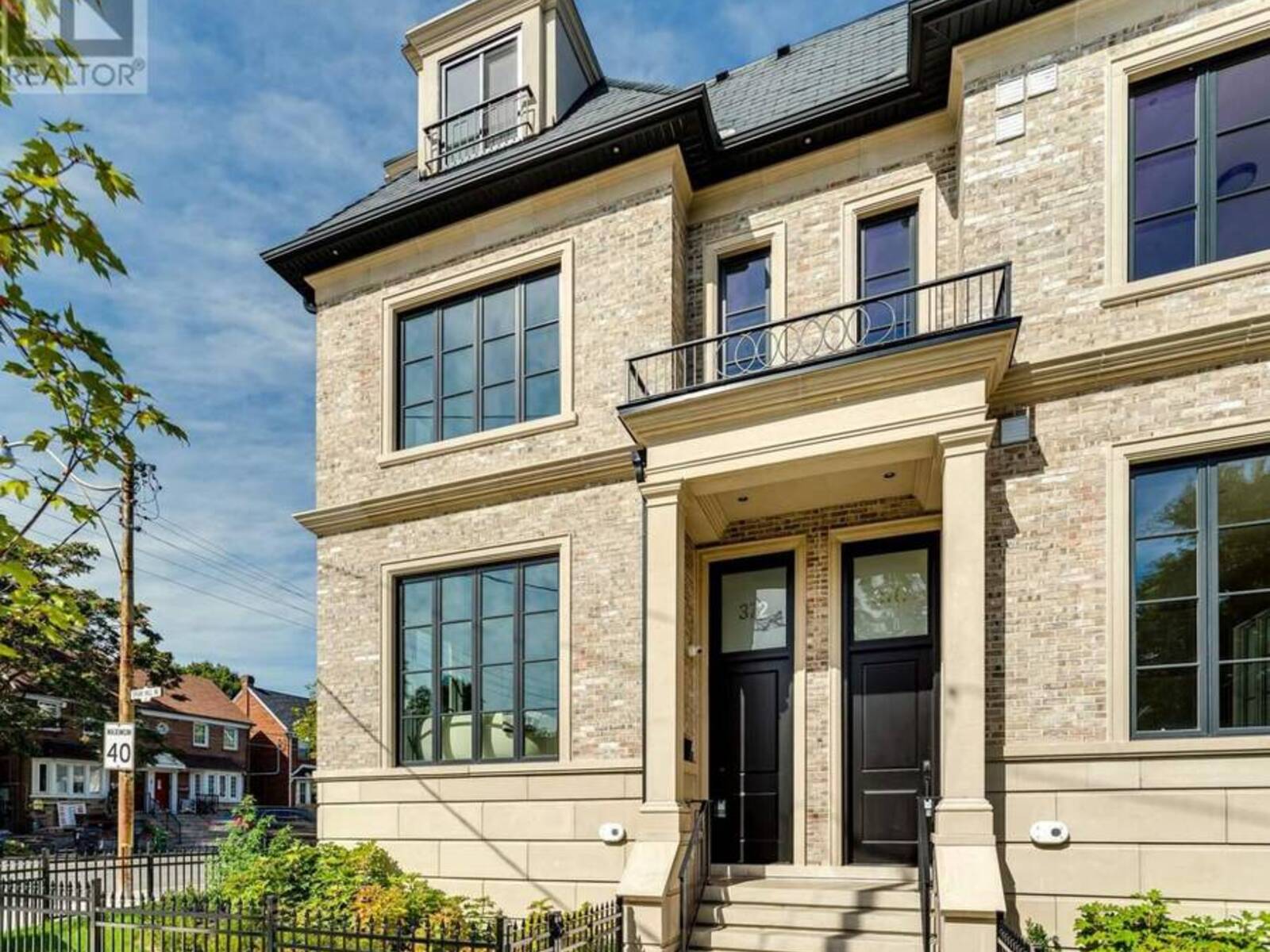 372 BRIAR HILL AVENUE, Toronto, Ontario M4R 1J2