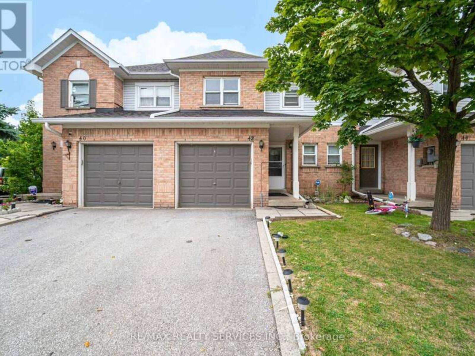 42 BRISBANE COURT, Brampton, Ontario L6R 1V4