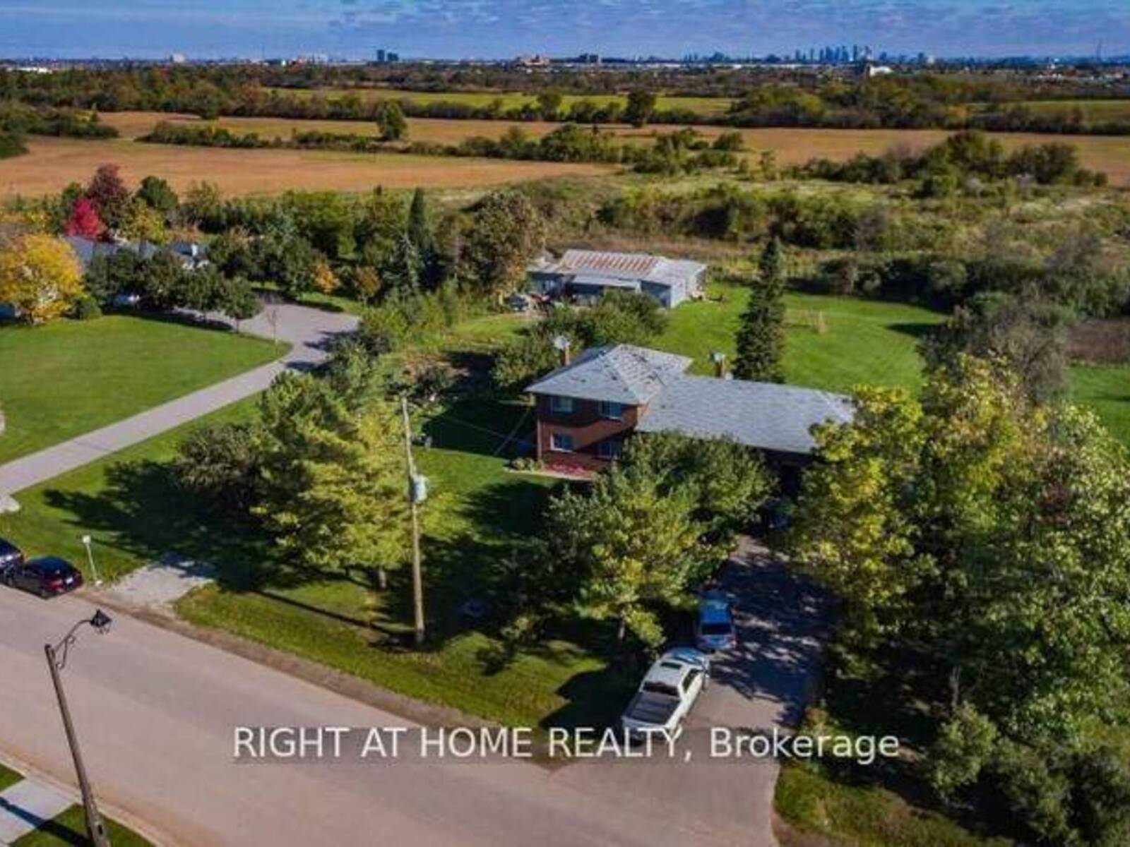 3043 EIGHTH LINE, Oakville, Ontario L6H 7H5