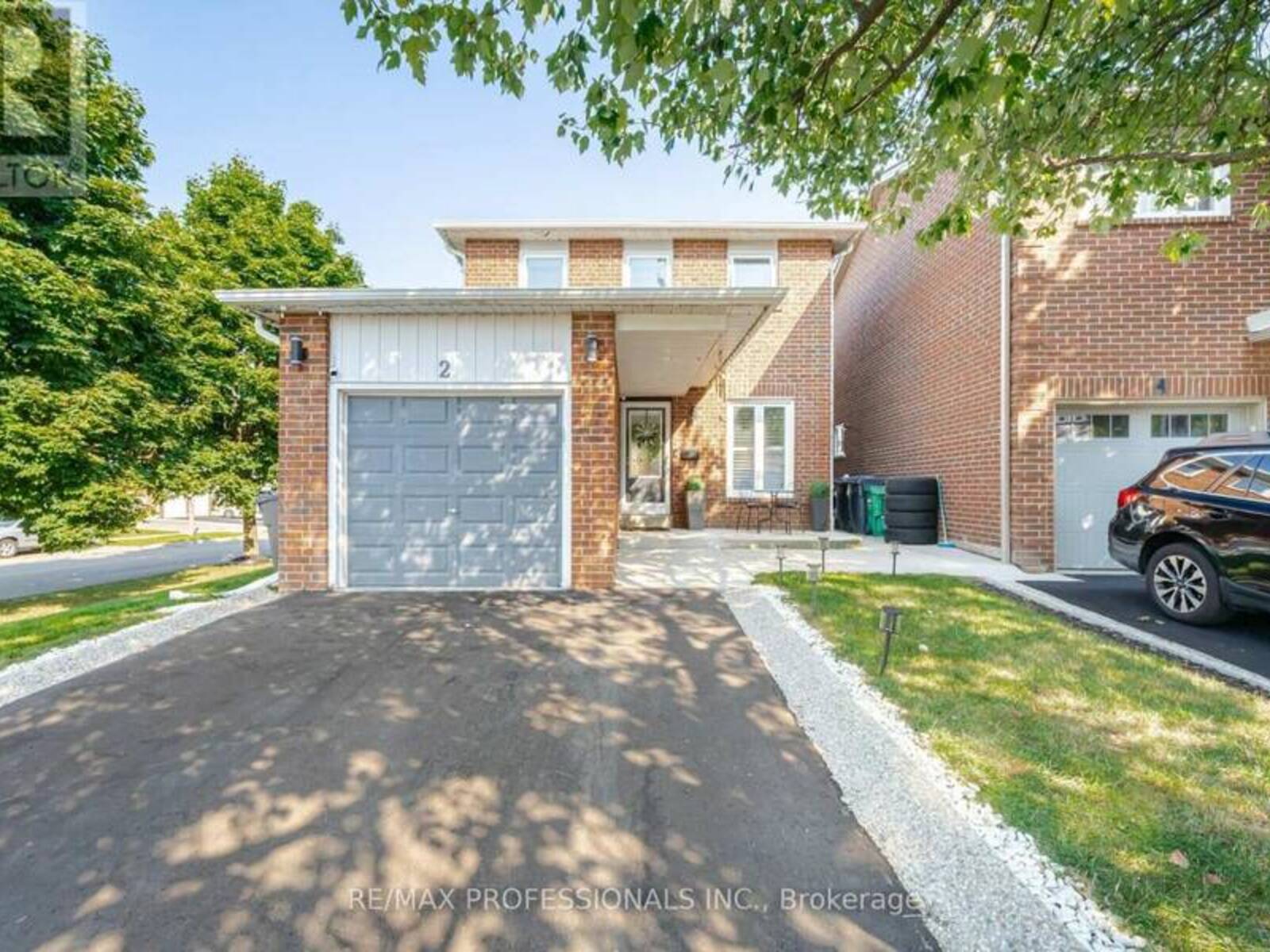 2 CRENSHAW COURT, Brampton, Ontario L6Z 1W9