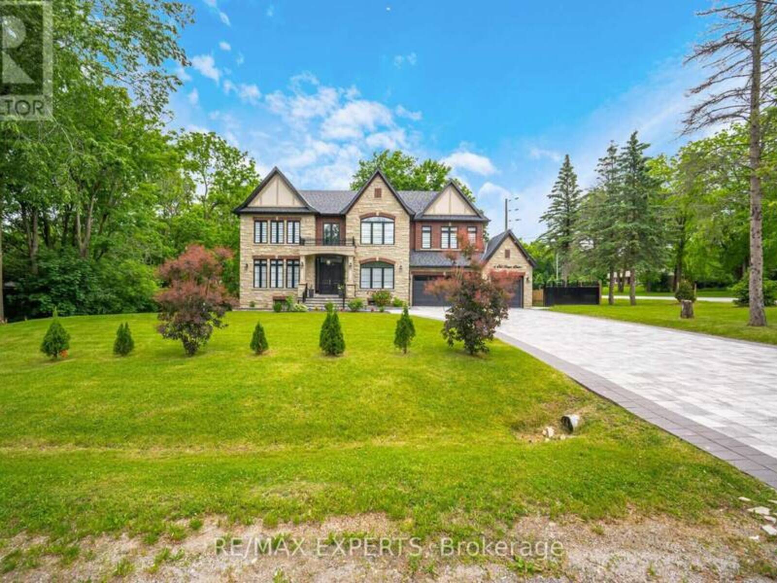 6 OLD FORGE DRIVE, King, Ontario L7B 1K4