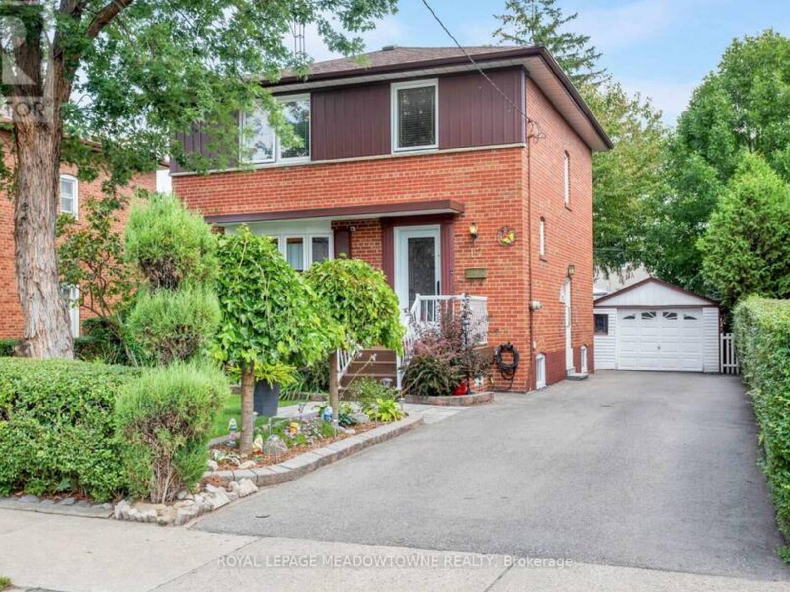 17 EDILOU DRIVE, Toronto, Ontario M8W 4B1