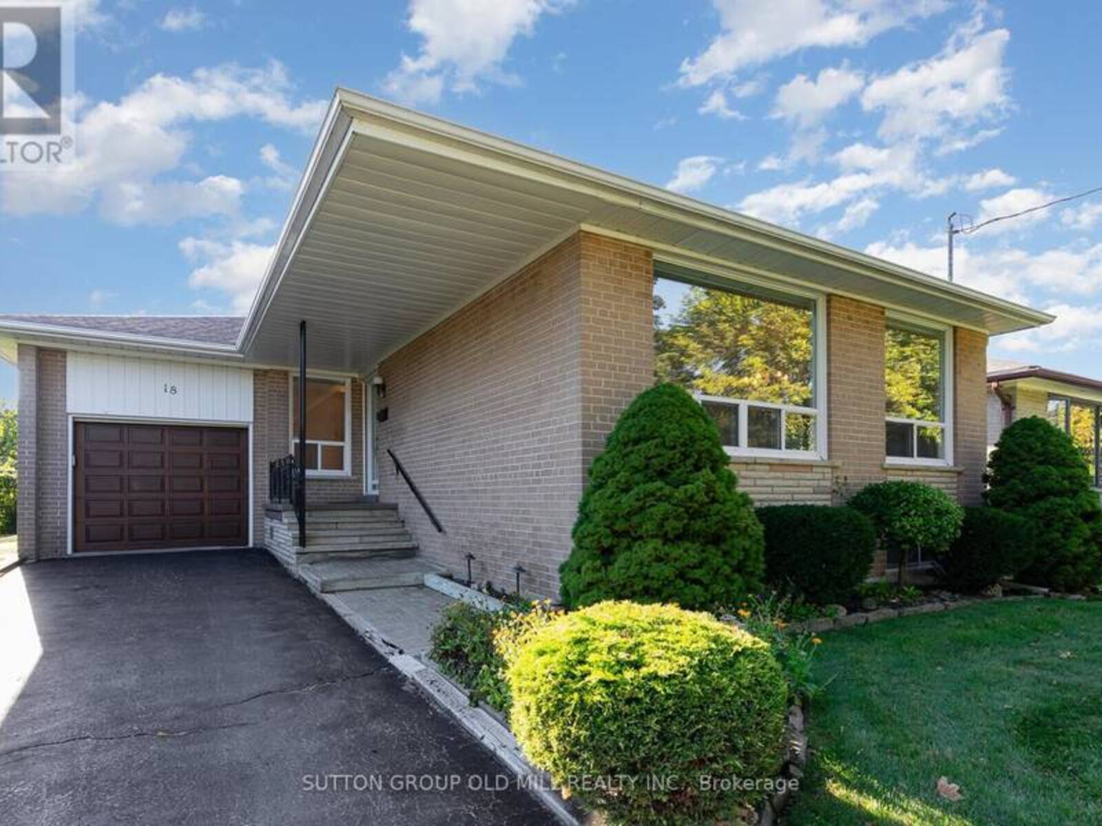 18 BANKFIELD DRIVE, Toronto, Ontario M9V 2P6