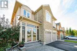 404 HOOVER PARK DRIVE | Whitchurch-Stouffville Ontario | Slide Image Three