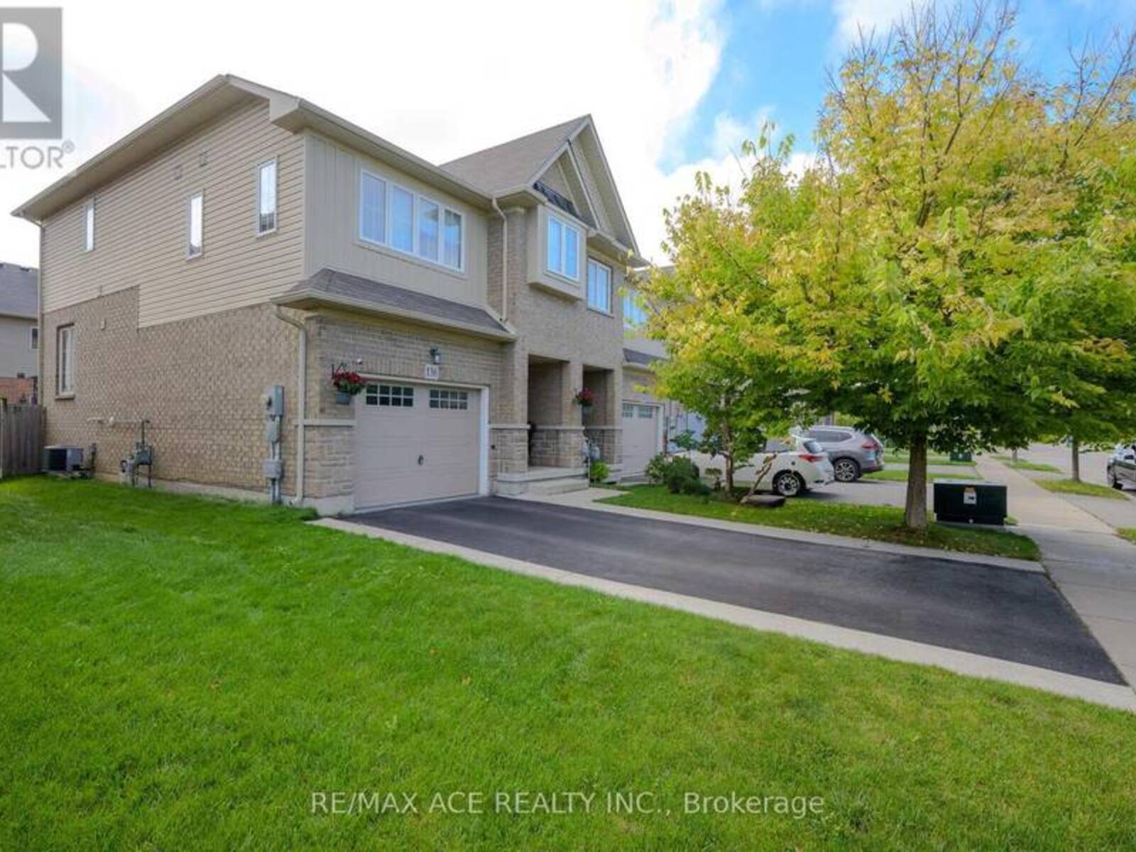 136 PALACEBEACH TRAIL, Hamilton, Ontario L8E 0C3