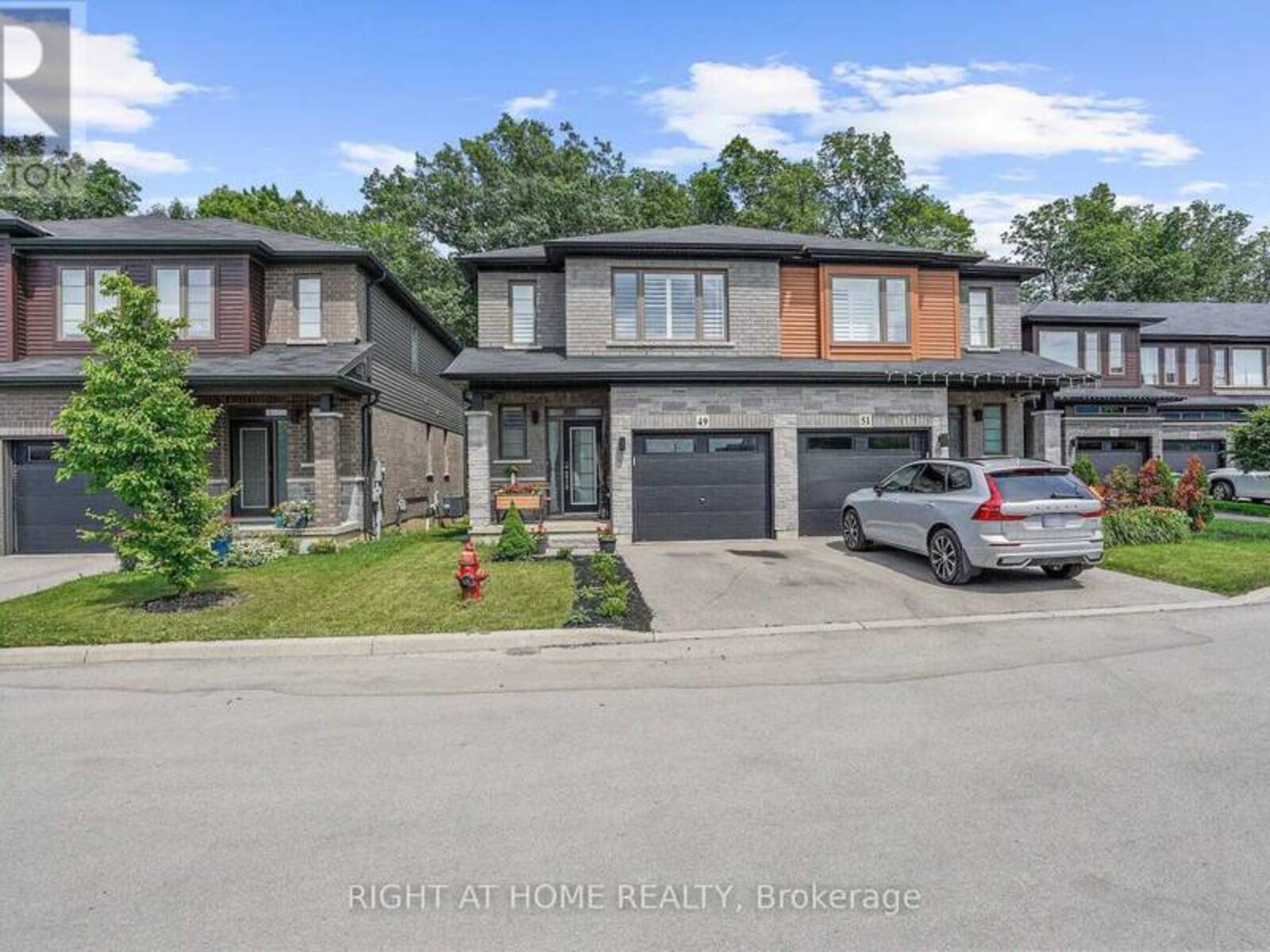 49 BURLEY LANE, Hamilton, Ontario L9G 0G5