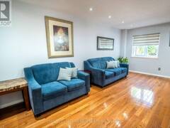 5 ECCLESFIELD DRIVE Toronto Ontario, M1W 2Y3