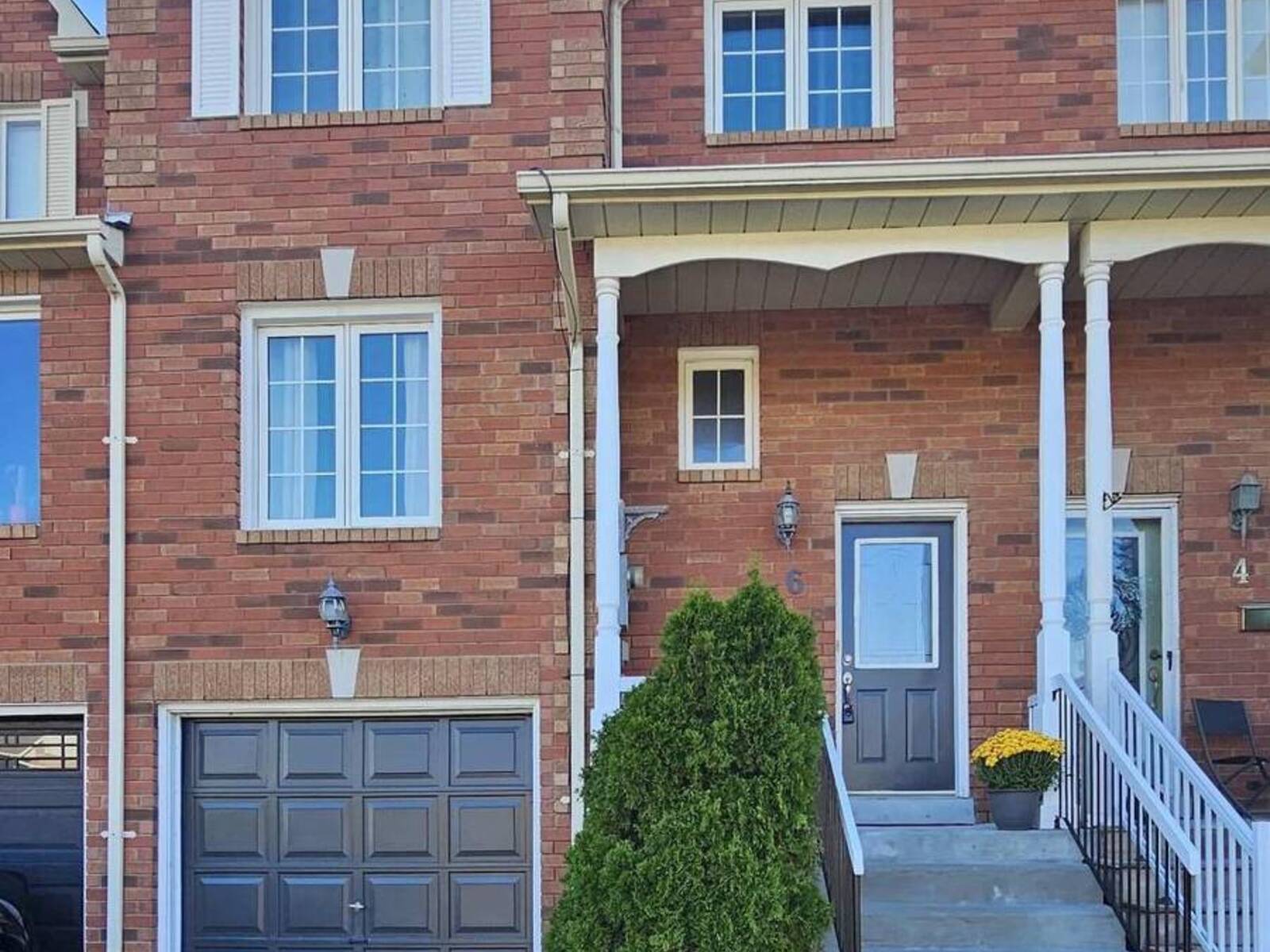 6 SMALES DRIVE, Ajax, Ontario L1Z 1G5