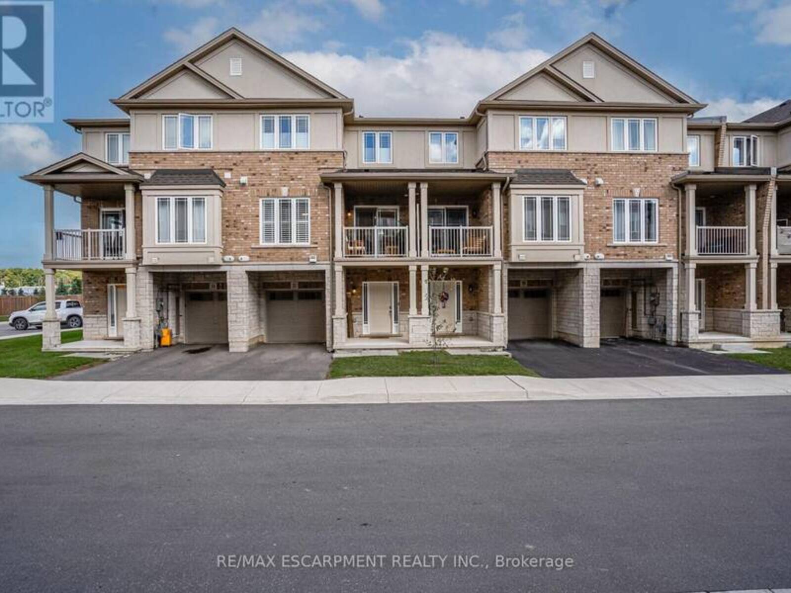 22 AQUARIUS CRESCENT, Hamilton, Ontario L0R 1P0