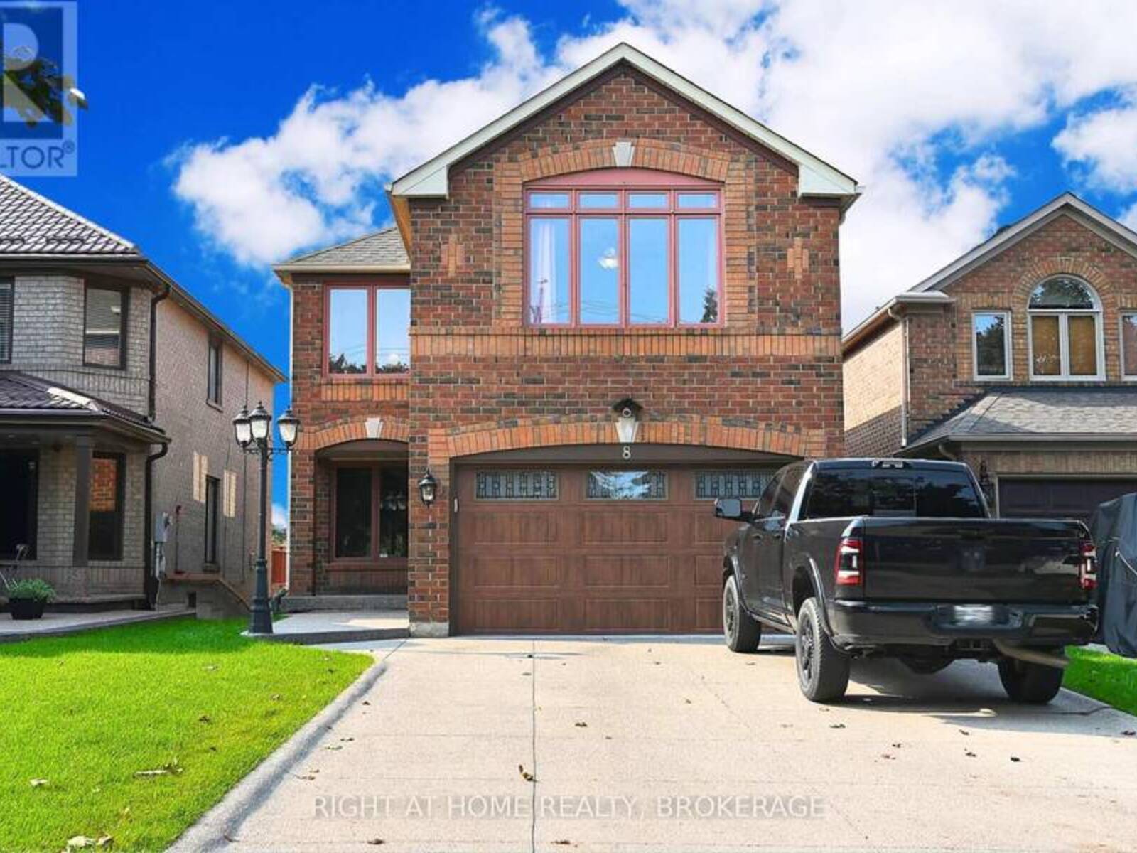 8 CEDARVIEW COURT, Brampton, Ontario L6Z 4T2