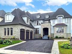 62 CARISBROOKE CIRCLE Aurora Ontario, L4G 0K4