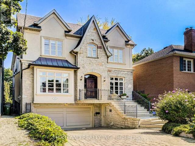 15 EDGECOMBE AVENUE N Toronto Ontario, M5N 2X1