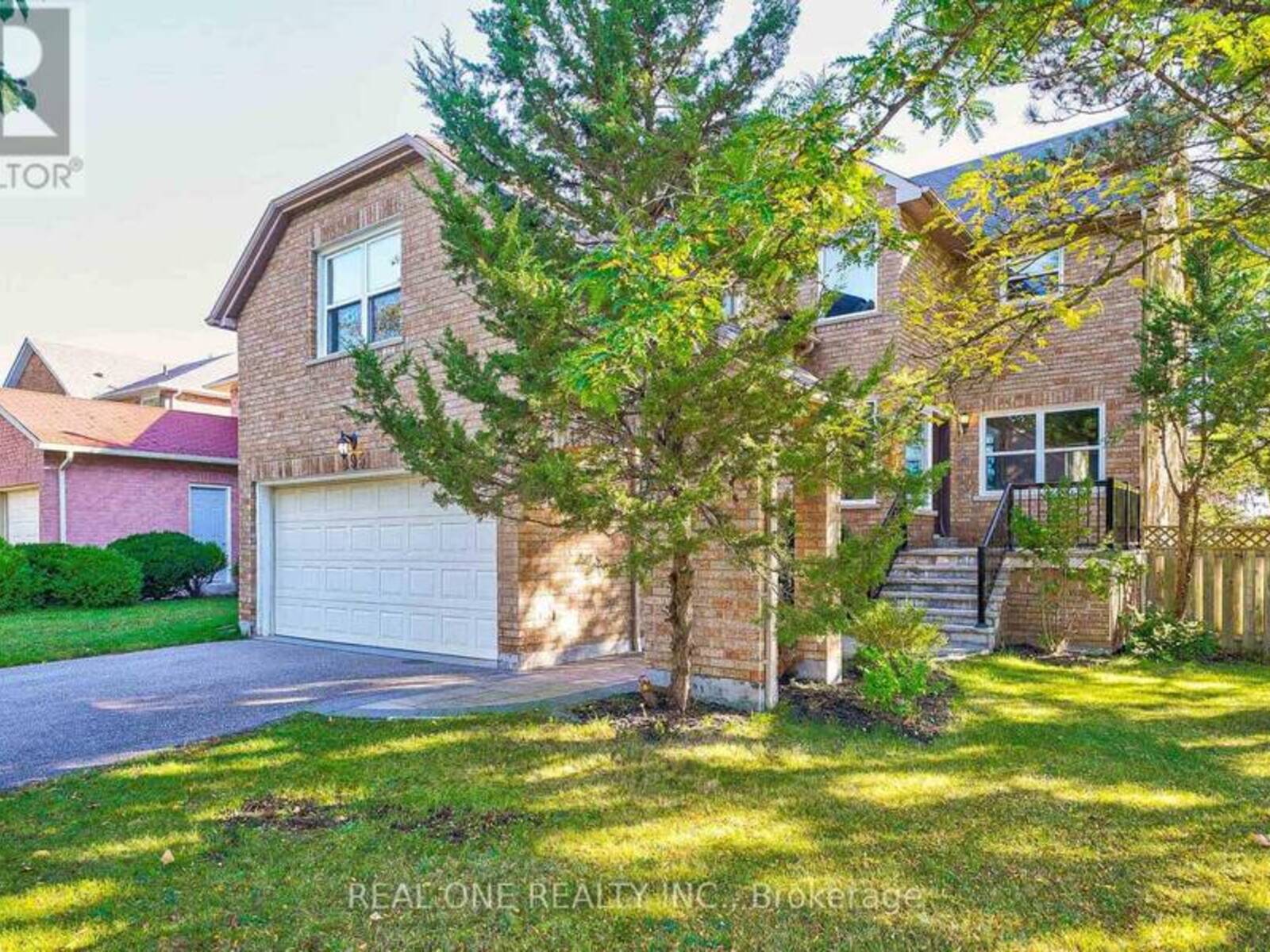 195 DELAYNE DRIVE, Aurora, Ontario L4G 5B8