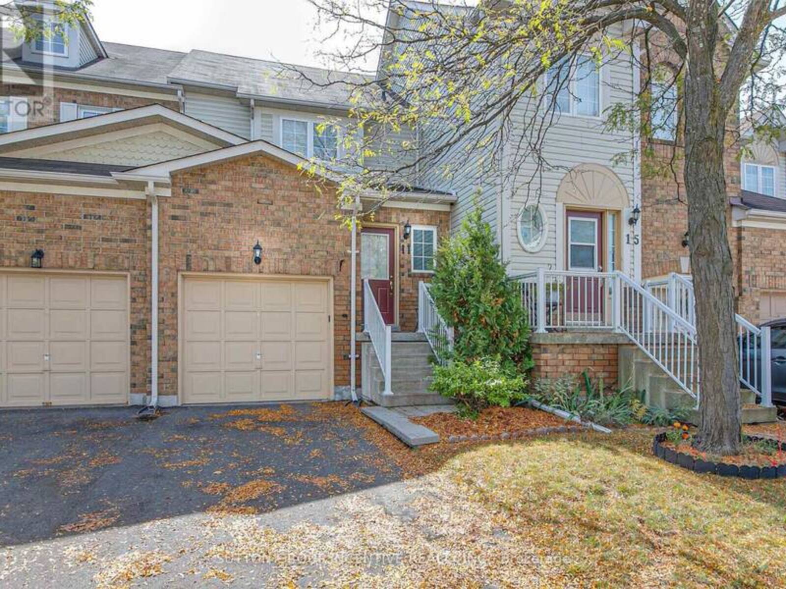 11 CARRIAGE WALK, Aurora, Ontario L4G 7J7