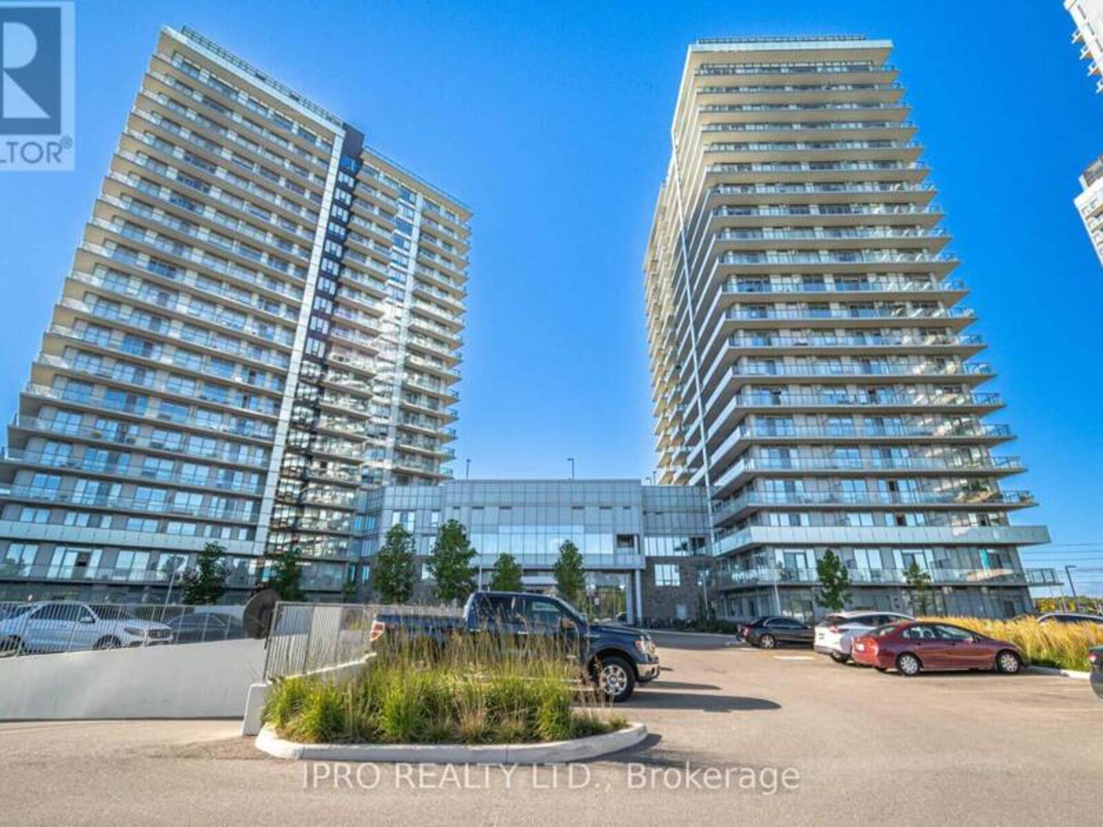 2002 - 4675 METCALFE AVENUE, Mississauga, Ontario L5M 0Z8