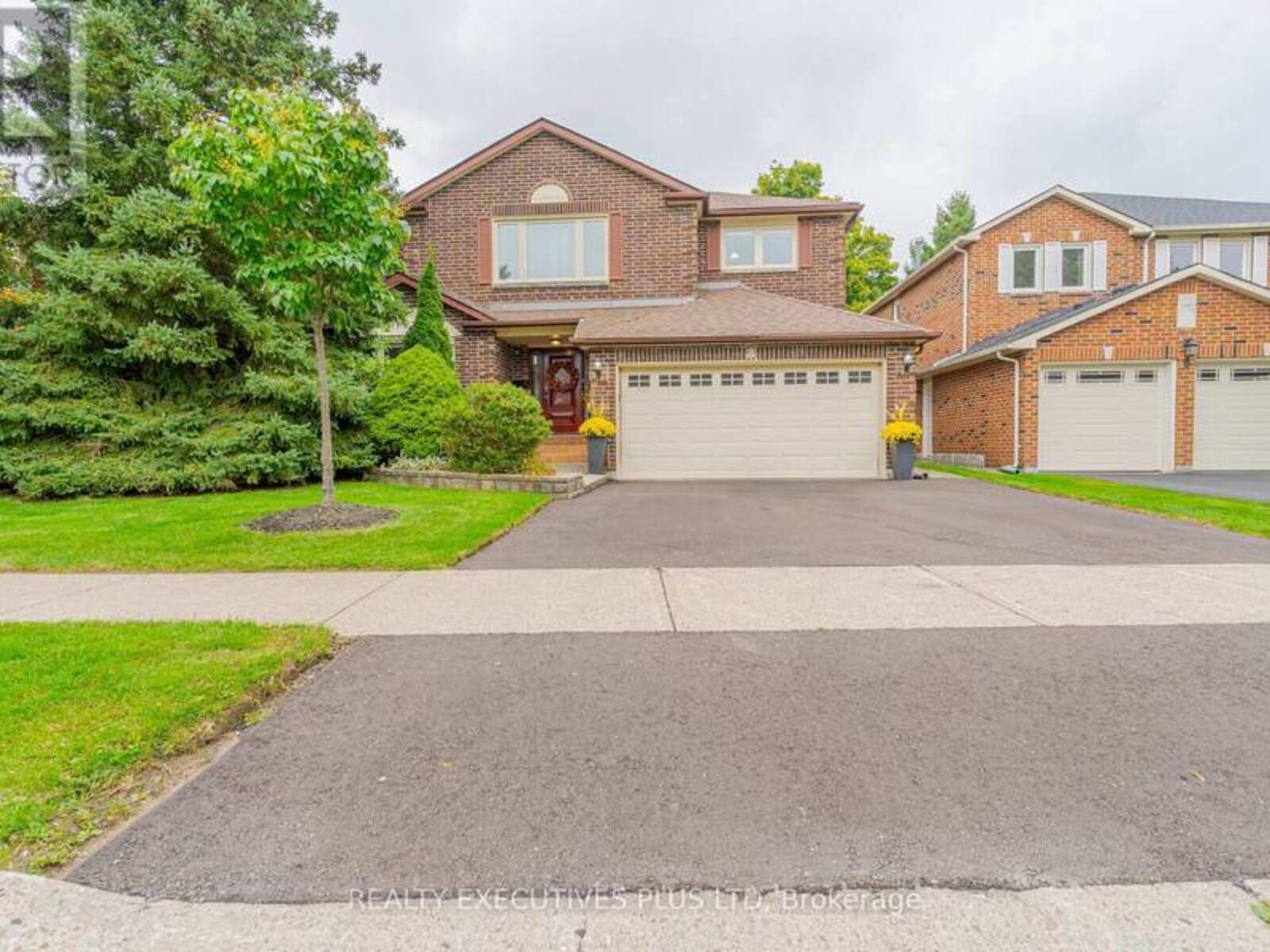 8 LOMBARDY CRESCENT, Brampton , Ontario L6S 4L8