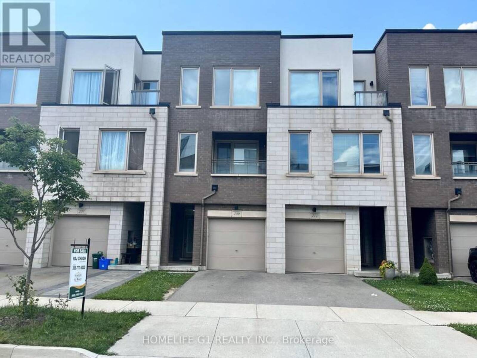 209 SABINA DRIVE, Oakville, Ontario L6H 0L5