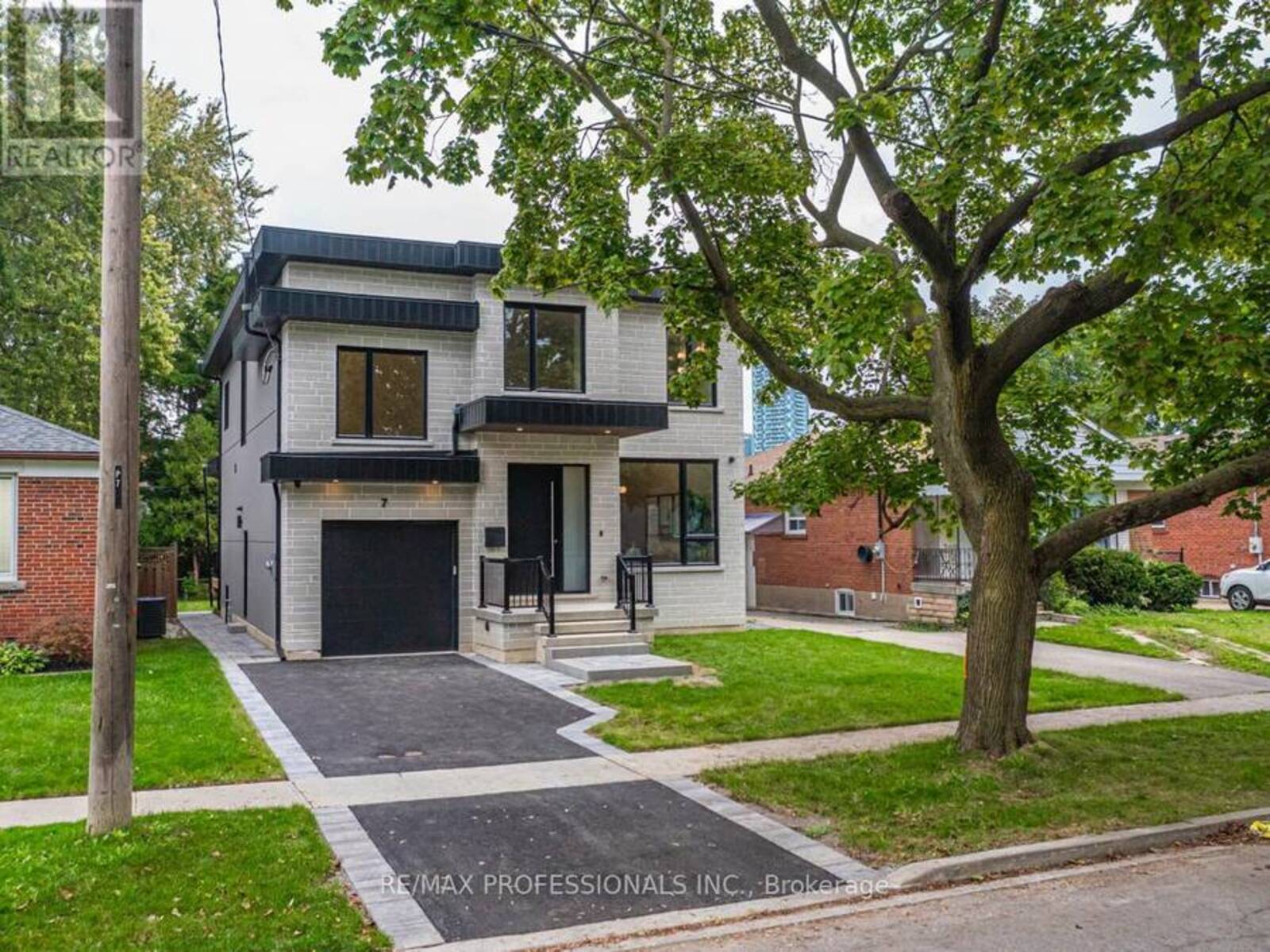 7 CHARLESTON ROAD, Toronto , Ontario M9B 4M6