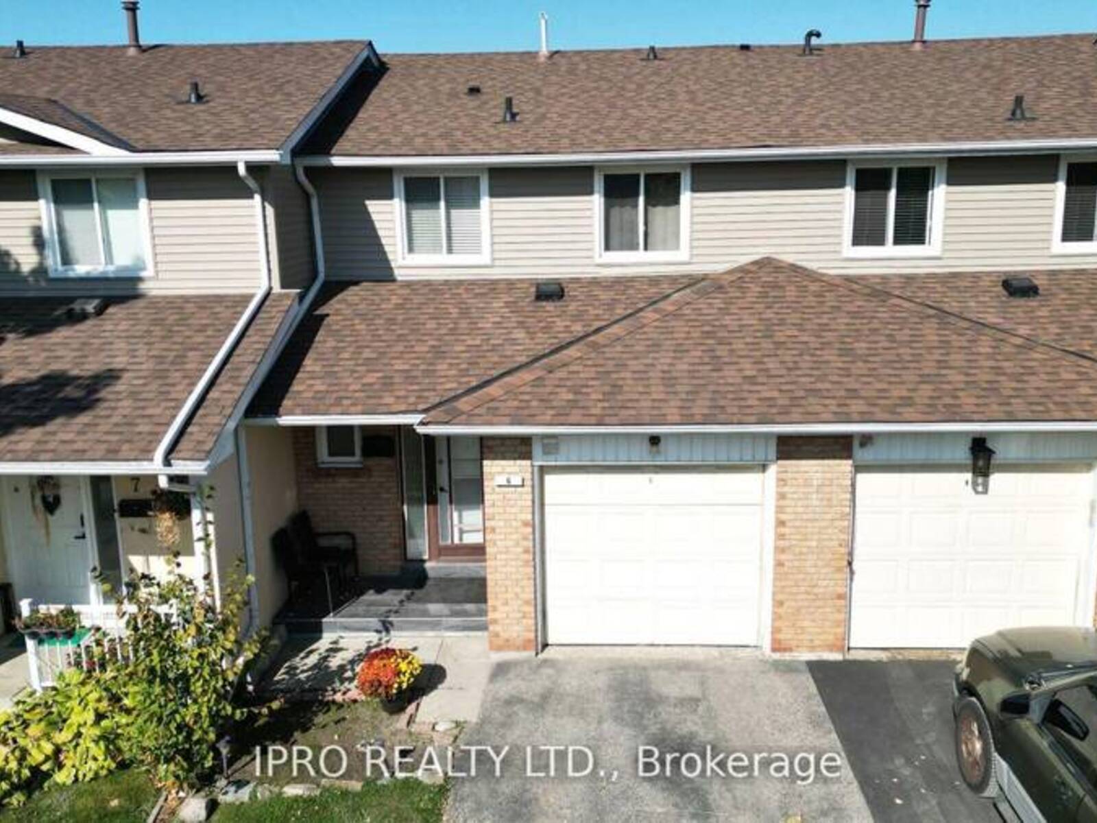 6 CARISBROOKE COURT, Brampton, Ontario L6S 3K1