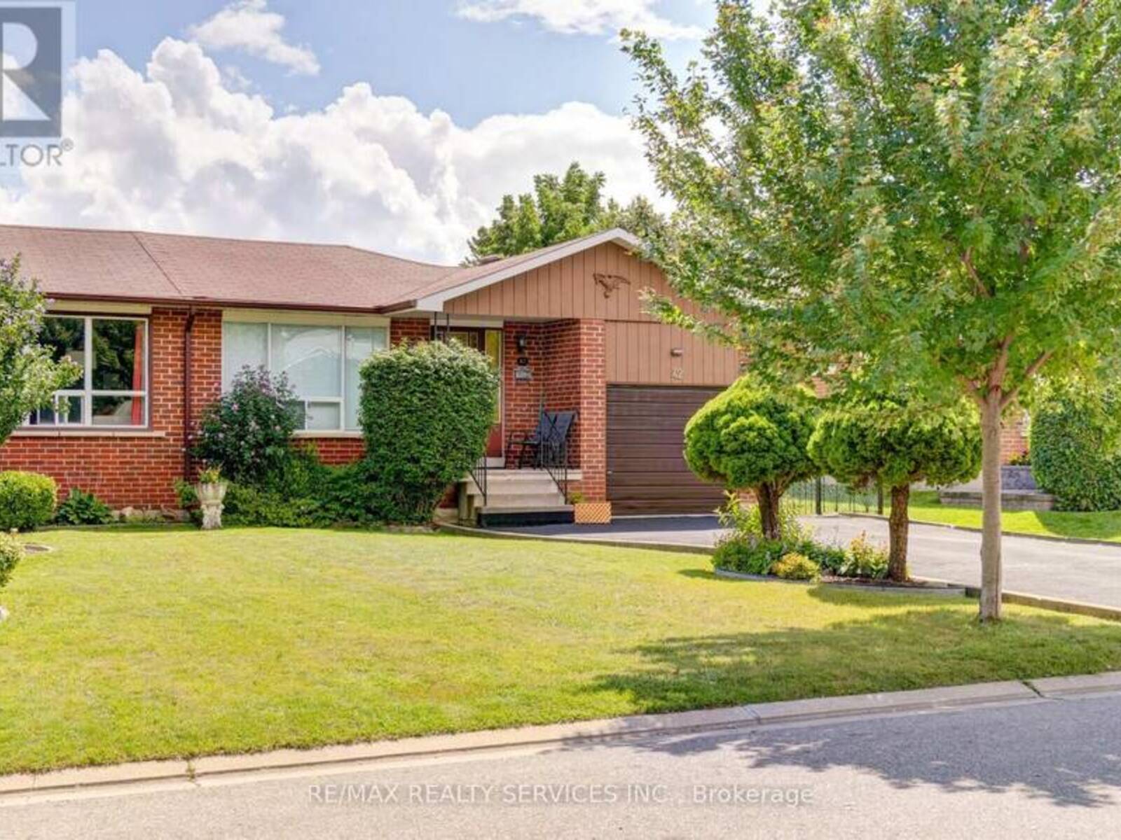 42 MALLARD CRESCENT, Brampton, Ontario L6S 2T6