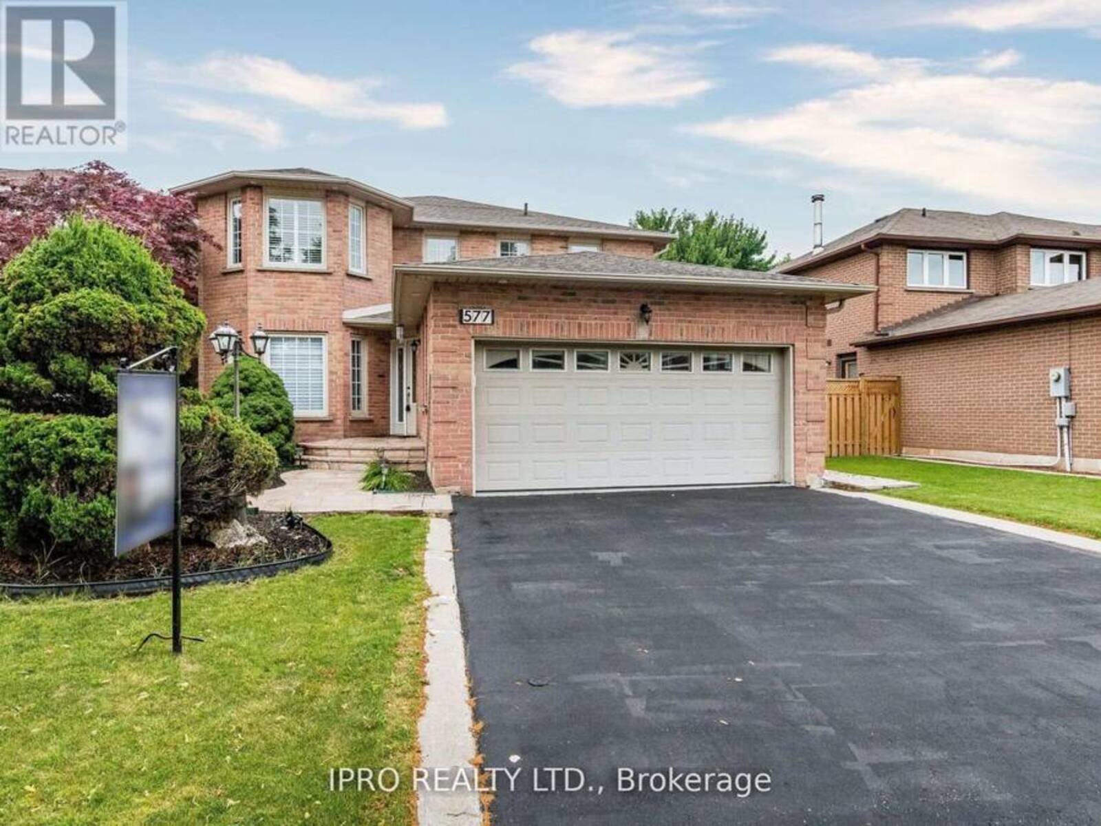 577 YORKMINSTER CRESCENT, Mississauga, Ontario L5R 2A1