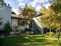 4 PINEHURST CRESCENT Toronto Ontario, M9A 3A5