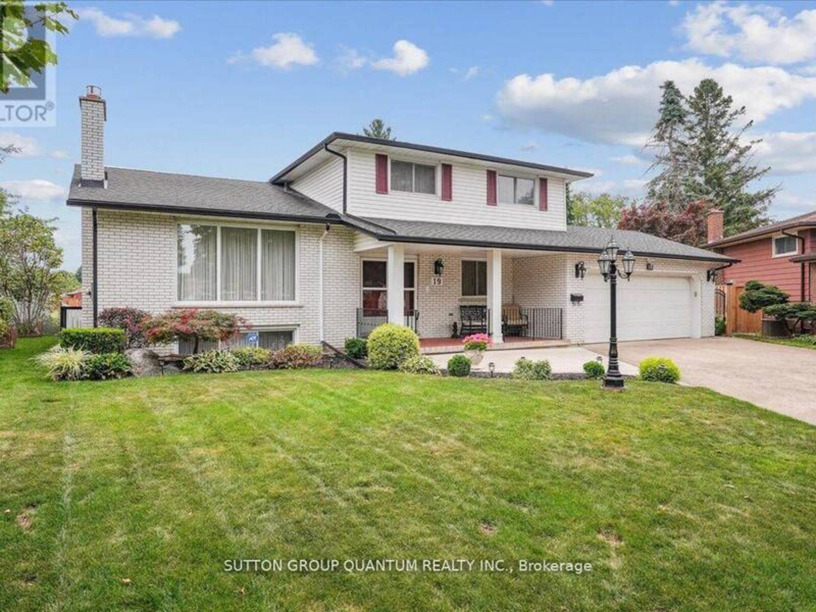 19 MEADOWBROOK CRESCENT, St. Catharines, Ontario L2M 7G8