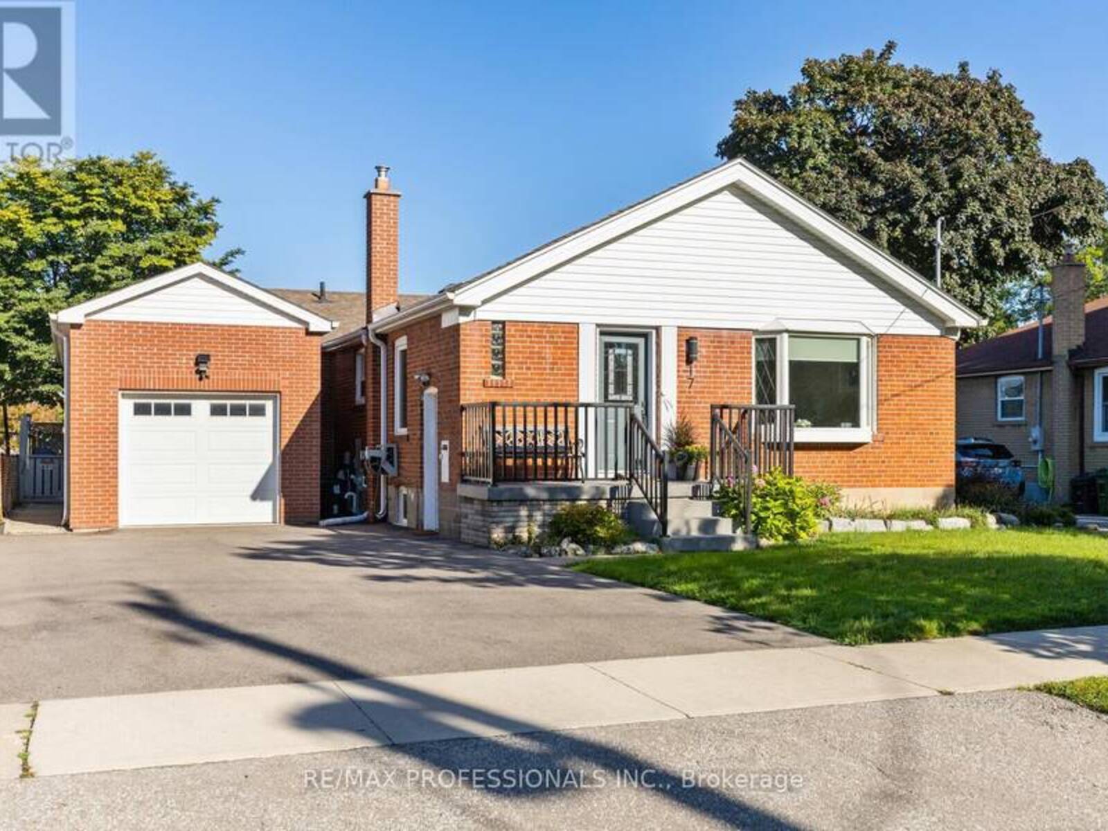 17 DELMA DRIVE, Toronto , Ontario M8W 4N3