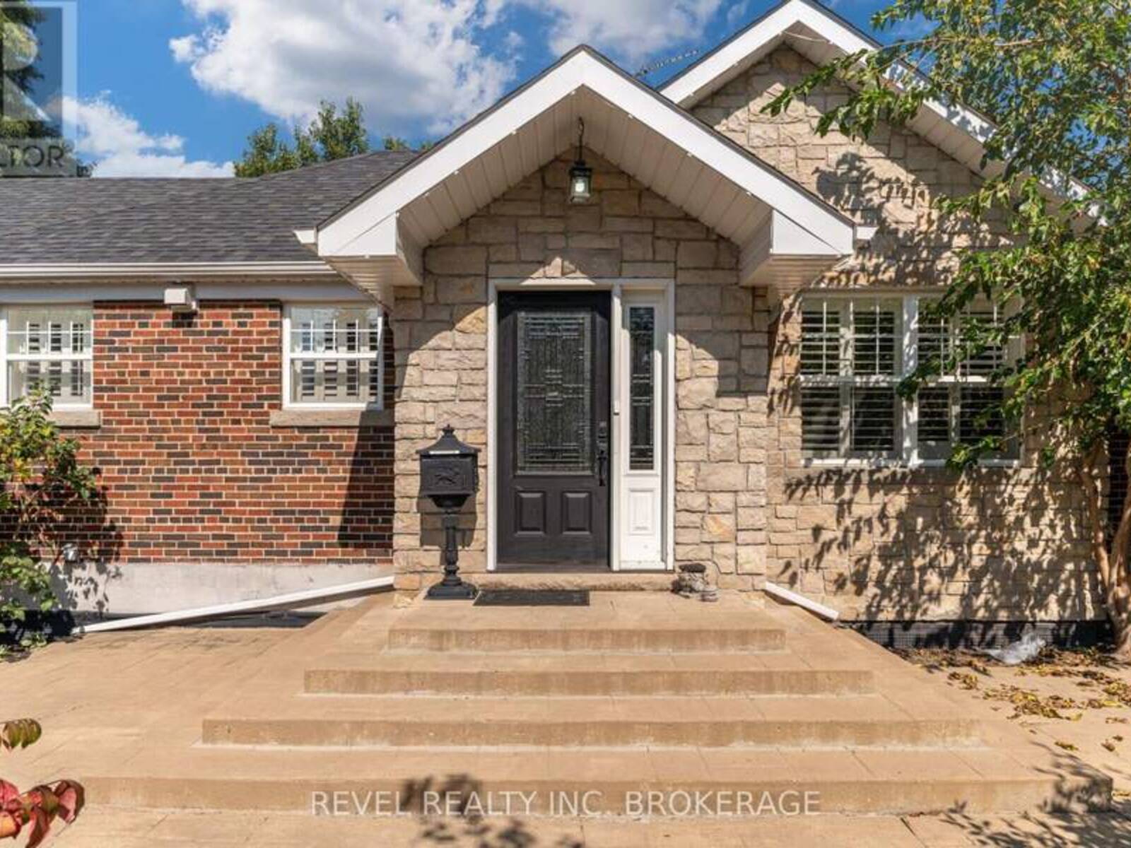 44 PARKCHESTER ROAD, Toronto, Ontario M6M 2S2