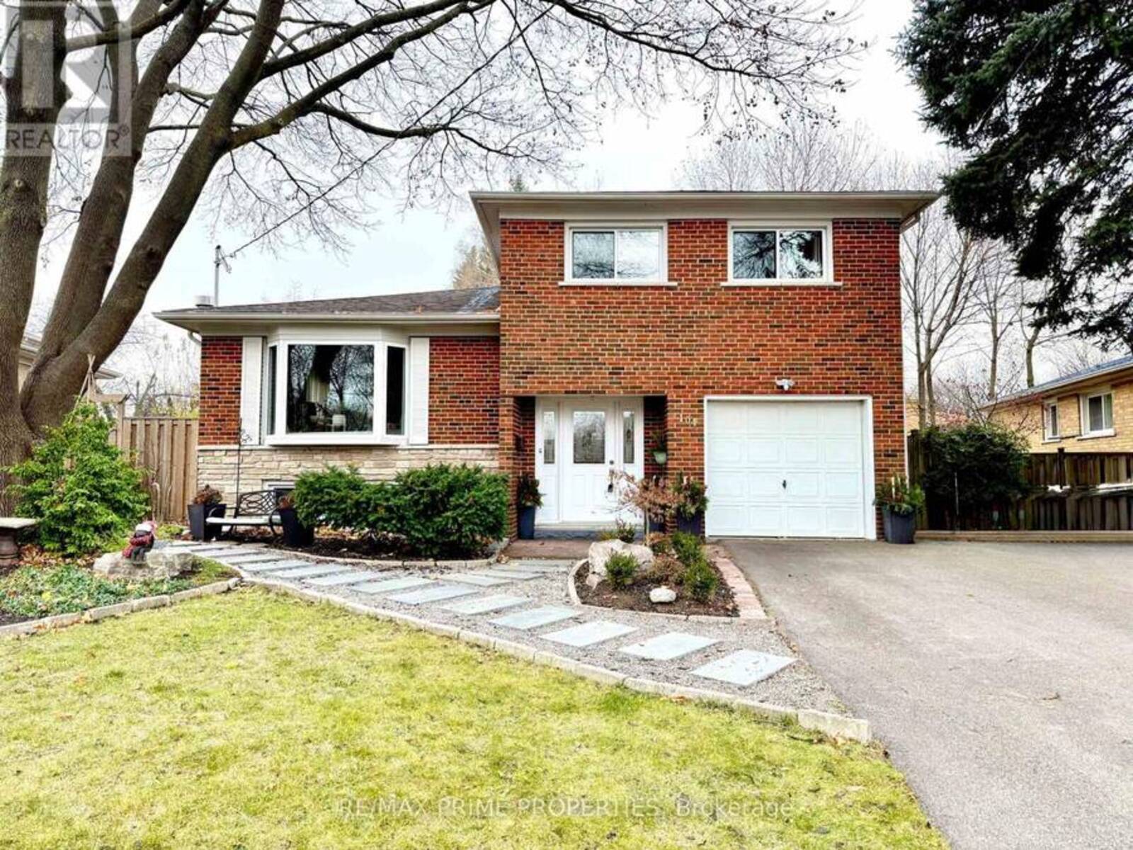 104 KINGSLAKE ROAD, Toronto, Ontario M2J 3E8