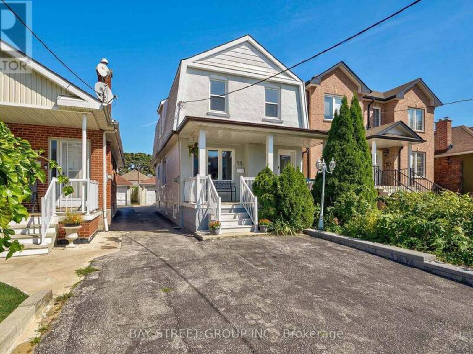 25 YARROW ROAD, Toronto , Ontario M6M 4E2