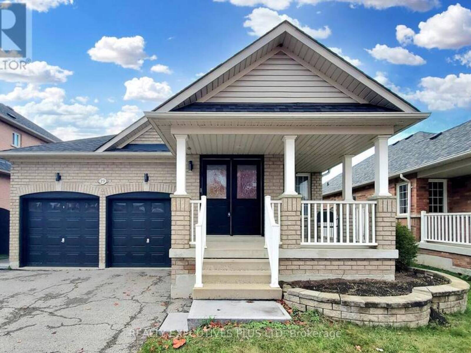 29 PARDON AVENUE, Whitby, Ontario L1P 1V1