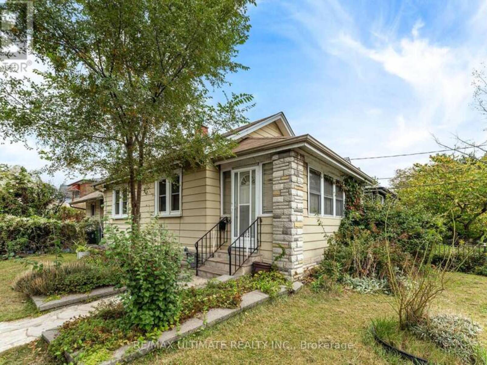 16 TRENTON AVENUE, Toronto , Ontario M4C 2Z5