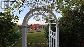 53 STONESTHROW CRESCENT | Uxbridge Ontario | Slide Image Forty