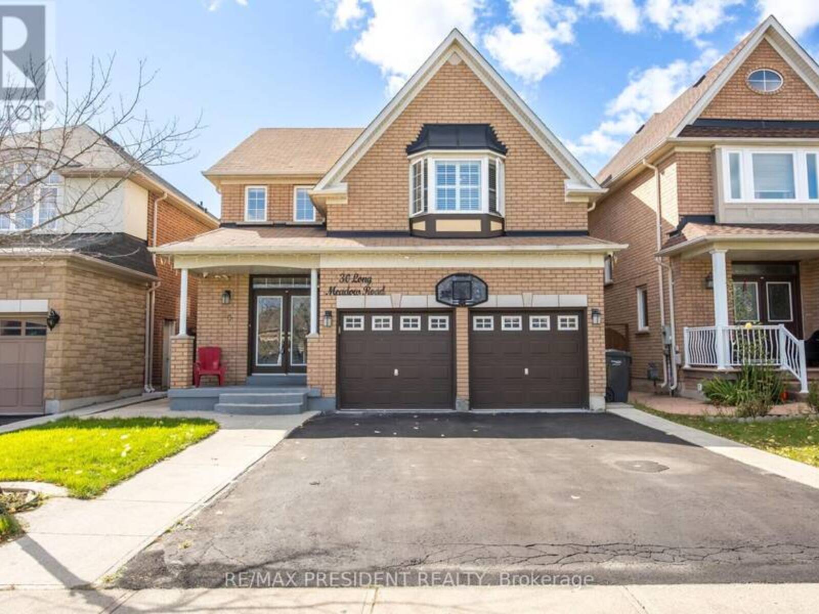 30 LONG MEADOW ROAD, Brampton, Ontario L6P 2A2