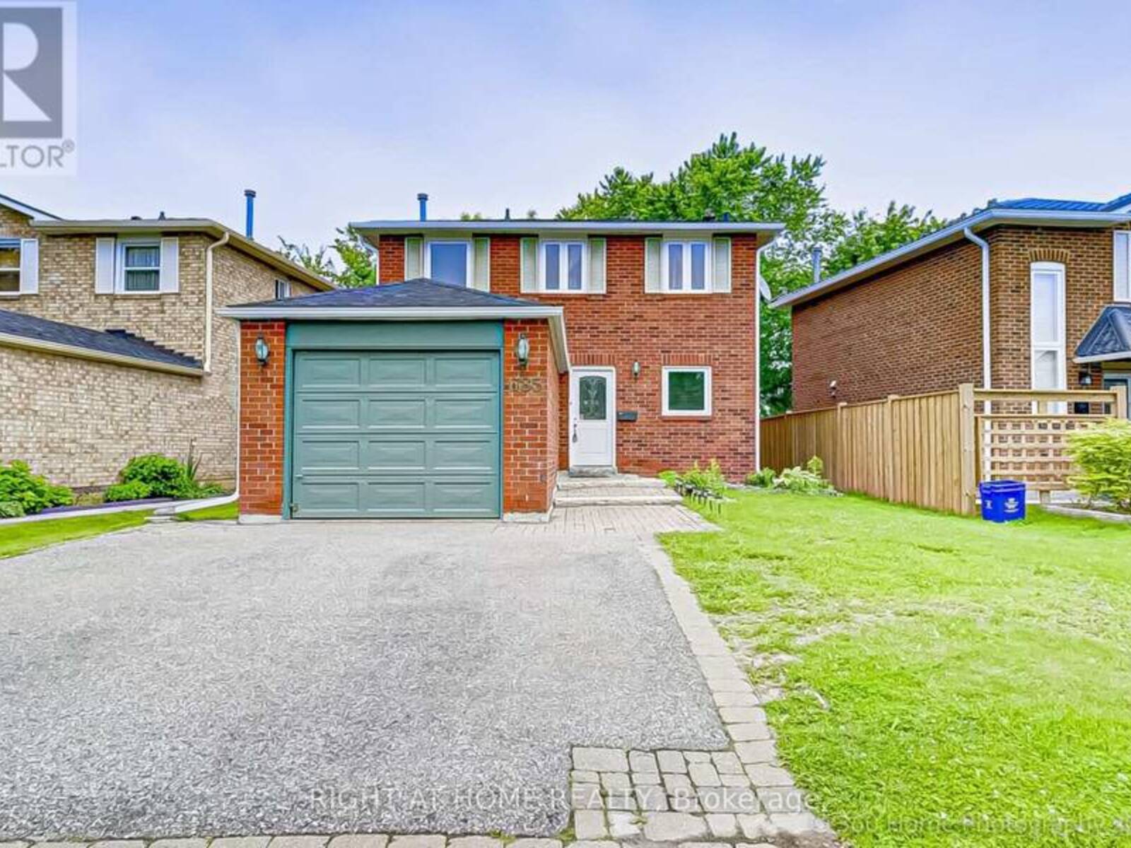 685 FOXWOOD TRAIL, Pickering, Ontario L1V 3Y1