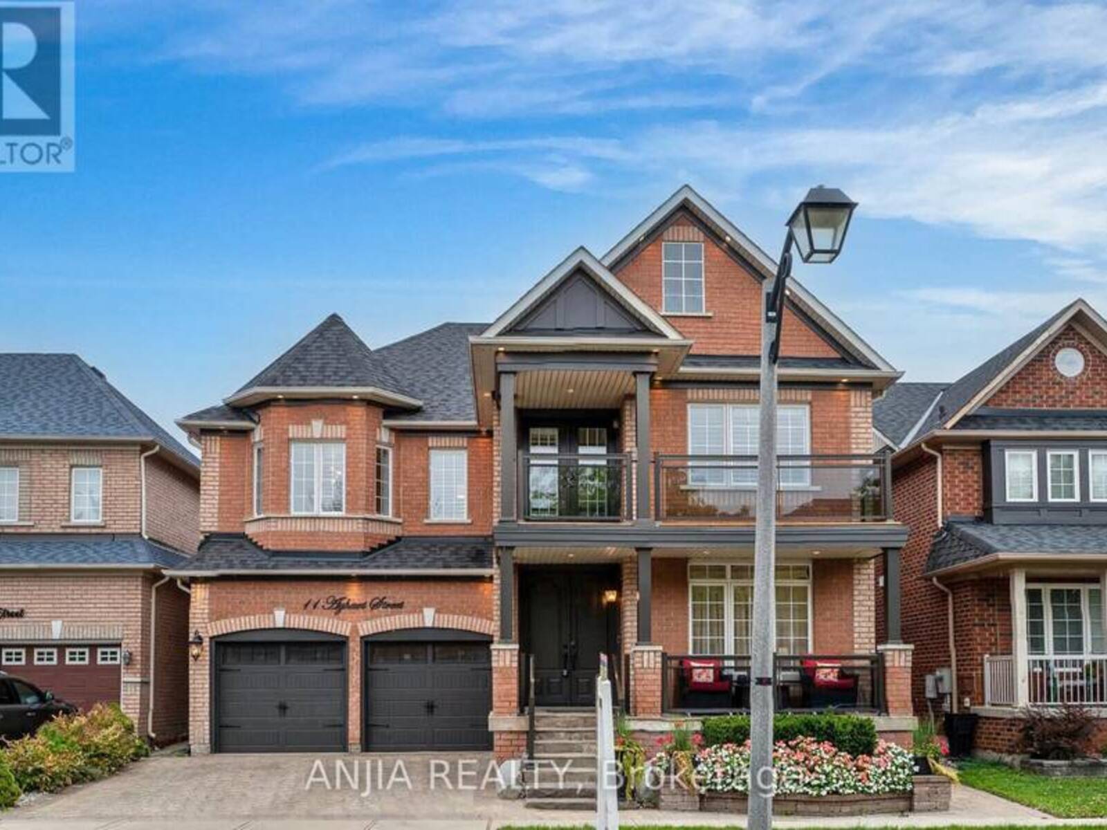 11 AYHART STREET, Markham , Ontario L6E 1H7