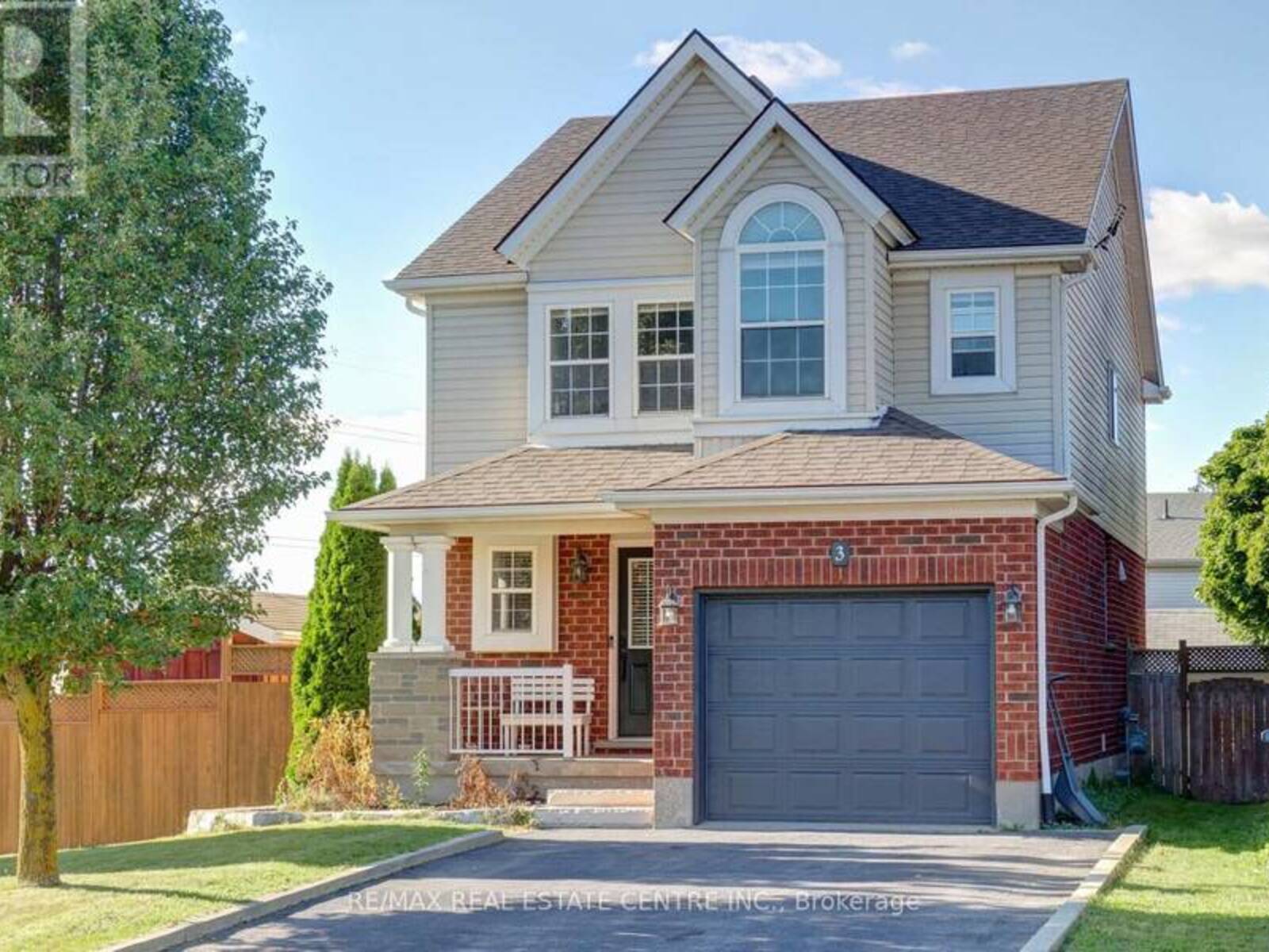 3 SMALL COURT, Cambridge, Ontario N1R 8M3