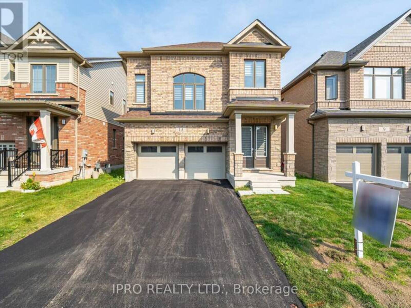 13 RUSTIC OAK TRAIL, Ayr, Ontario N0B 1E0