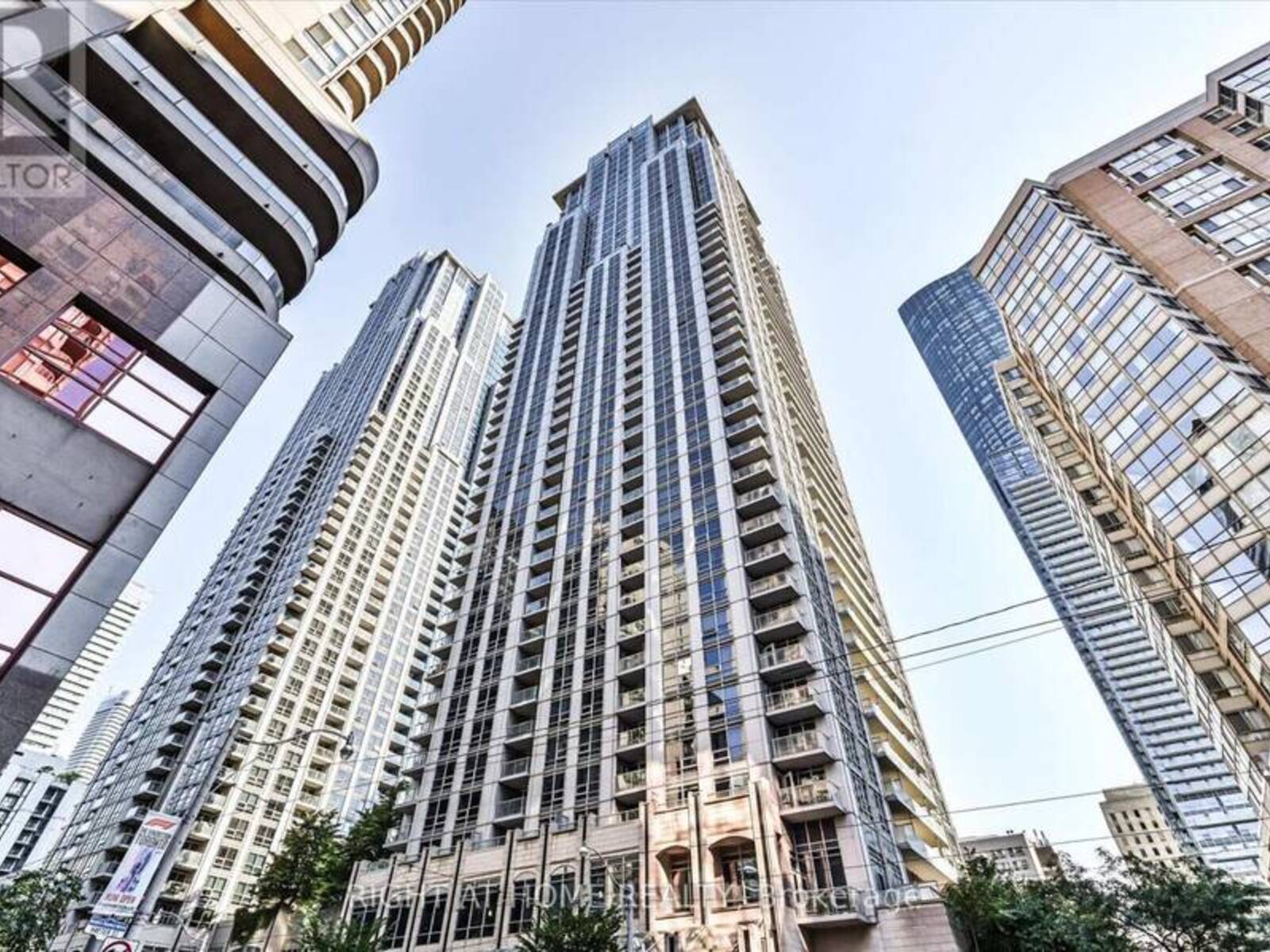 201 - 761 BAY STREET, Toronto , Ontario M5G 2R2