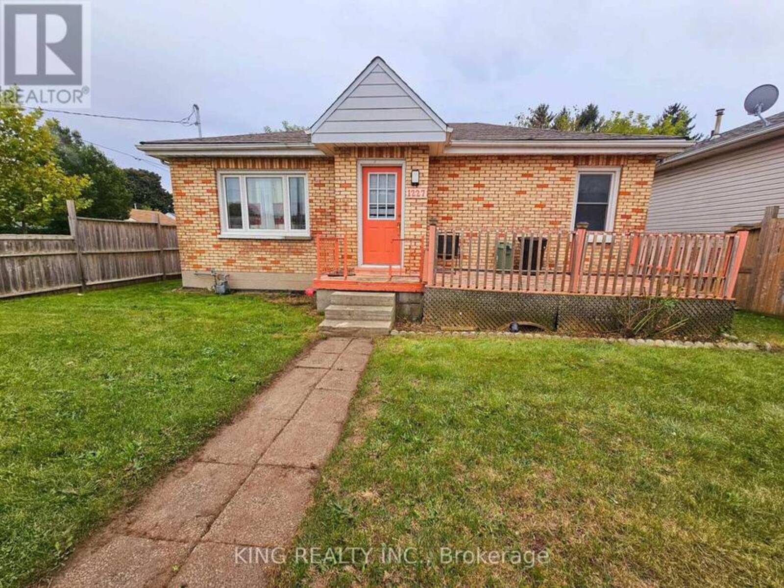 1227 TRAFALGAR STREET, London, Ontario N5Z 1H6