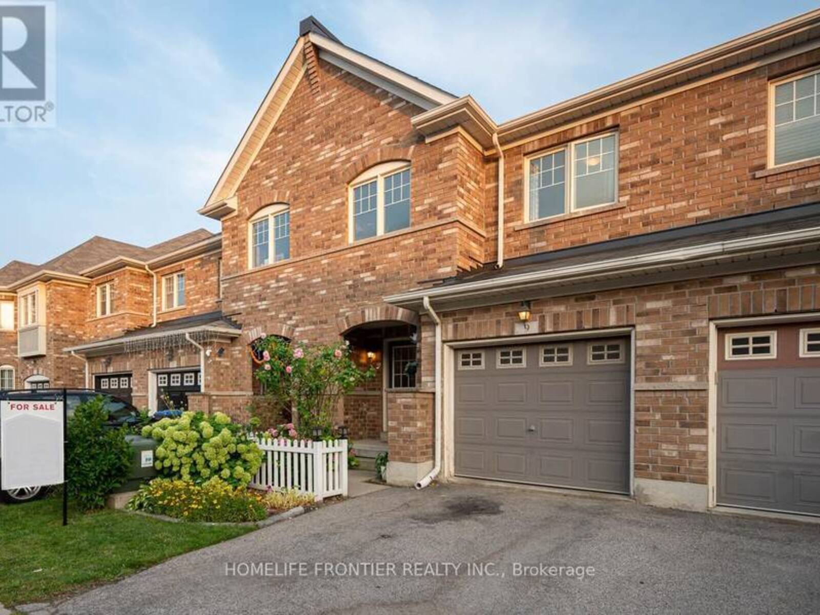 9 LOTUS STREET N, Brampton , Ontario L6P 3E1